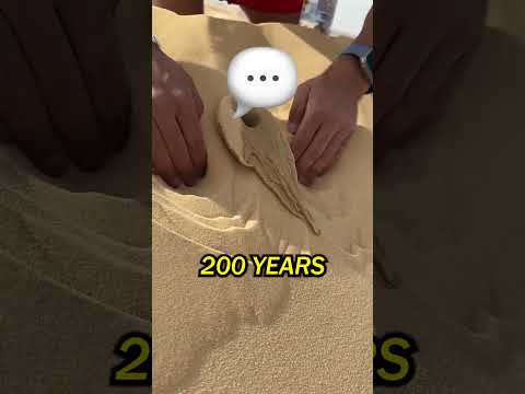 Man making shapes with sand 😱