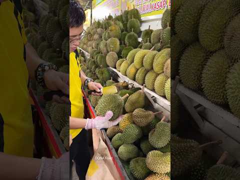 Durian Heaven! The Most Popular Durian Store in Malacca, Malaysia