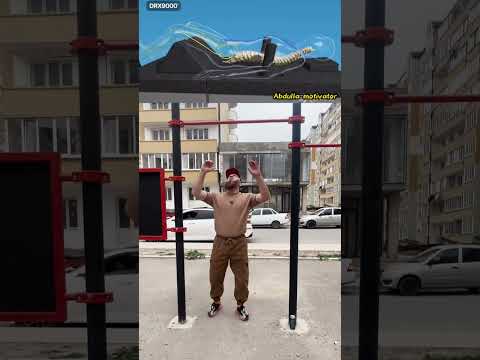 Турник очень полезен для спины даже просто висеть 20-30 сек главное плавное приземление складываться