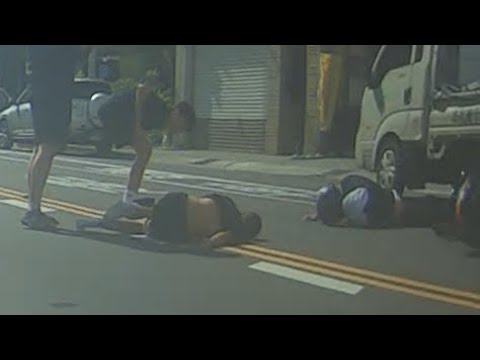 【車禍影片】看起來是有人突然衝出來？（2025.06.24 台中市太平區新興路