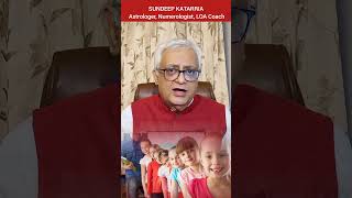 कुछ लोग सबको अपना दीवाना बना लेते हैं, कुछ हर जगह शरमाते और डरते हैं| आपकी राशि कौन-सी है? #shorts