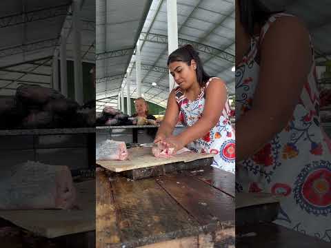 A cliente pediu pra cortar o peixe pra assar e cozinhar, veja como ficou #peixaria #peixe #fish
