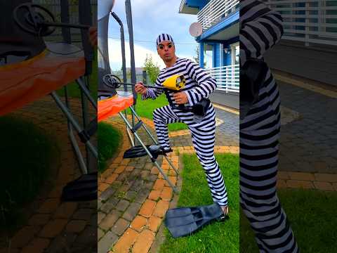 Thief not allowed on trampoline 🤣