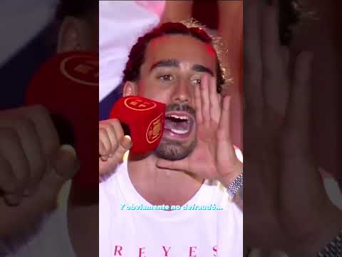 CUCURELLA canta su CANCIÓN en la celebración de ESPAÑA