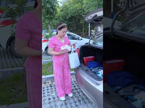 Hidden Generosity?| छिपी हुई उदारता? | #viral #kindness #ytshorts #shorts