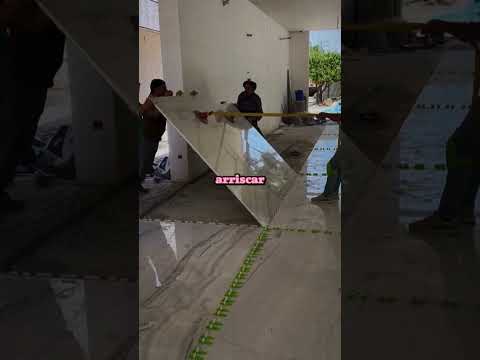 Eles compraram um piso muito grande! 😬 (@sangkaran_tahhodeamal - IG)