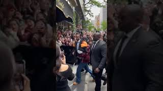 Rihanna and her son arriving to their hotel in NY for the #Metgala #metgala2023 #rihanna #viral