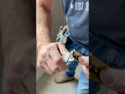 How to rip Sheetrock #drywall #sheetrock #contractor #construction #ytshorts #satisfying  #asmr