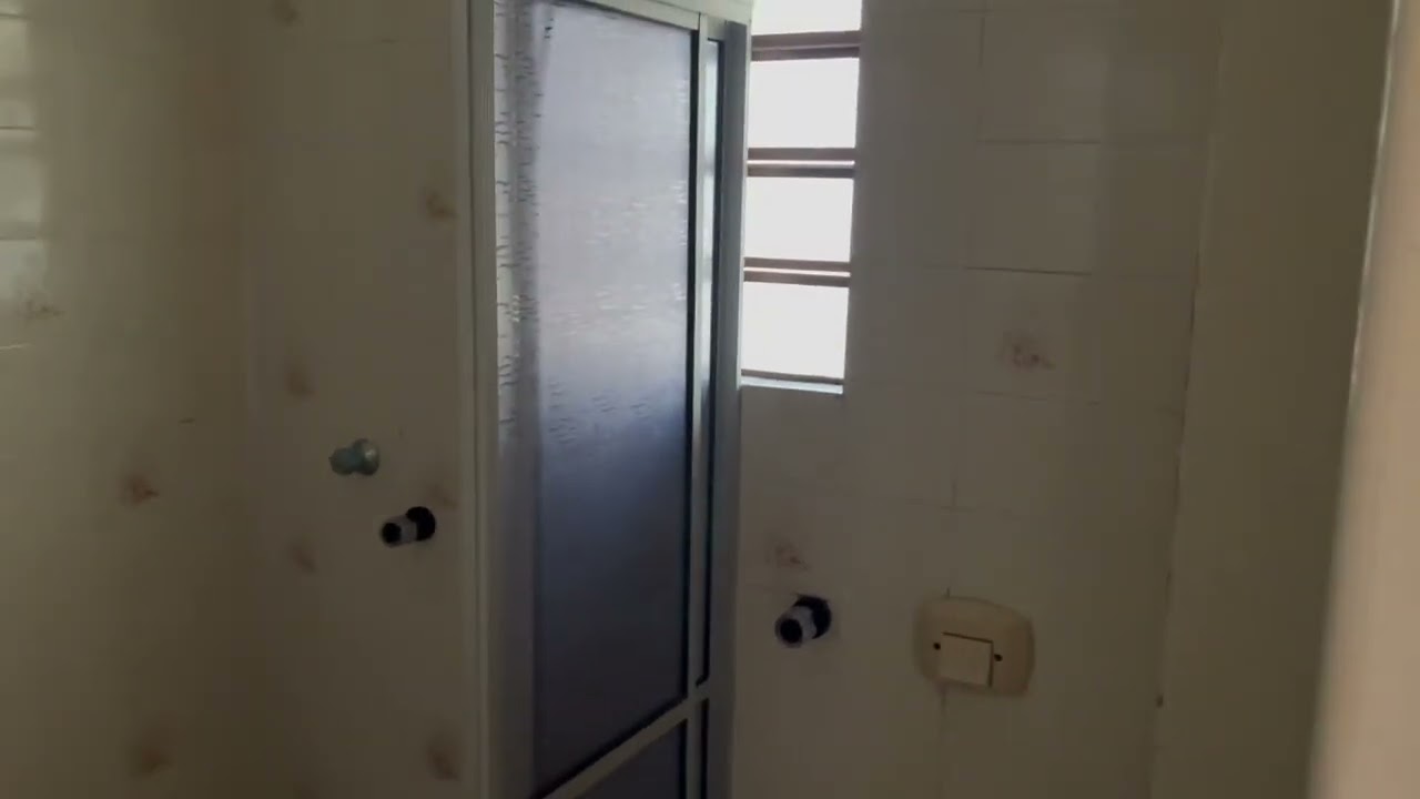 VENDO, AP. 1 DOR. SALA, COZINHA, 2 TERRAÇOS, PRÓXIMO PRACINHA DOS BOMBEIROS, PARADA DE ÔNIBUS UFSM.