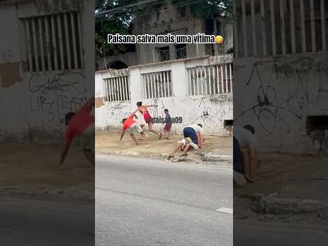 Por pouco não virou uma vítima desse trânsito maluco🤣 #pegadinhaoficial #pegadinhasdivertidas