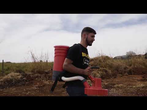 A Maior do mercado - Adubadeira e Semeadeira com Manopla 30 litros Elétrica Brutal