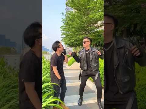 ​ @Anh Áo Đen #Shorts | Ủa! Cái Tự Nhiên... Bị VẢ Là Sao???