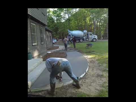 How to Pour Concrete using a Wheelbarrow #shorts