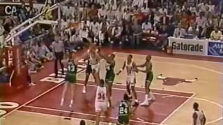 Scottie Pippen - 17/10/13 vs. Bucks (G1 - 1990 playoffs)