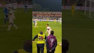 Uskočio U Teren Da Zagrli Ronalda…