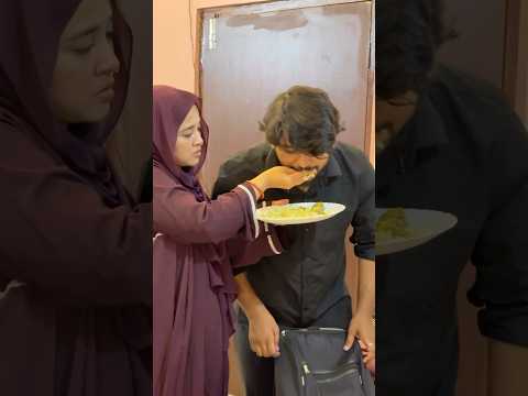 সংসারের হাজারো ব্যস্ততার মাঝেও বউরা স্বামী দের যত্ন করতে ক্লান্ত হয়না🥰