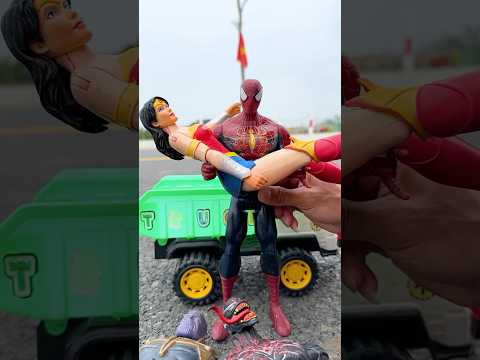 Spiderman saves his wife from Venom, Joker | Marvel Toys