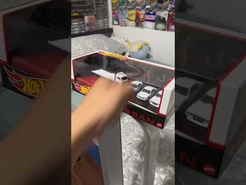 DESTROYING Nissan Team Transport Hot Wheels 😈