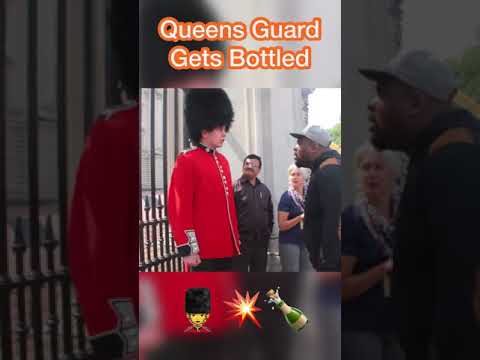 QUEEN'S GUARD GETS BOTTLED #shorts