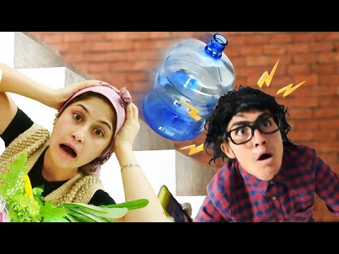 Reyhan ve Cengiz ile Komik videolar! Reyhan Abla, Cengiz'in kafasına damacana düşürüyor!