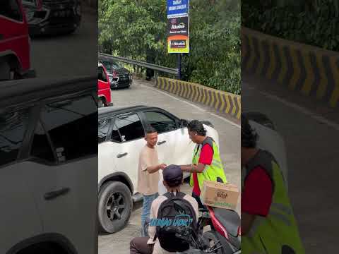 Fortuner Berbagi Rejeki Makanan & Minuman Satu Dus di Sitinjau Lauik