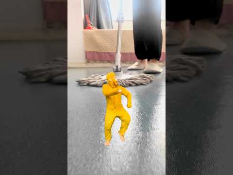 أمي بدأت التنظيف 🧼 وأنا تورطت! 😂🚽 #shorts #ytshorts #funny