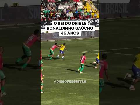 Ronaldinho 45 anos da show de drible #futebol #ronaldinho #football