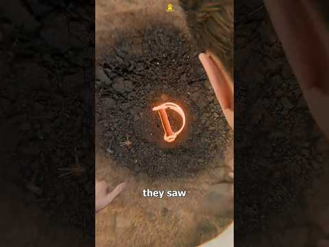 সে তার উঠোনে একটি গৃহযুদ্ধের তরবারি খুঁড়েছিল 😱 #short #Civil_War