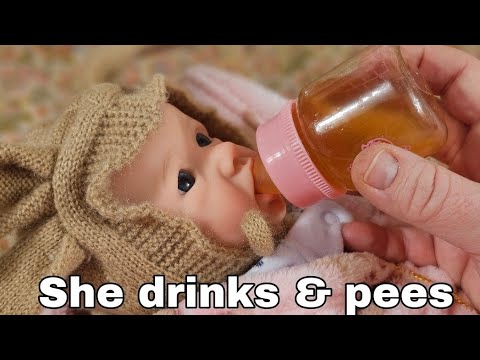 Silicone Baby is sick| Feeding DRINK & WET silicone baby| Changing pee pee diaper! nlovewithreborn..