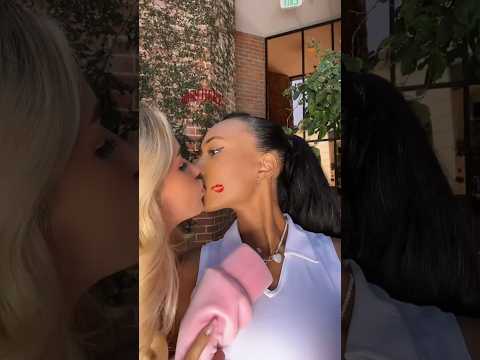 KISS HERE 💋