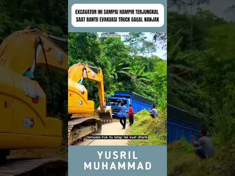 Ekscavator ini sampai terjungkal saat bantu evakuasi sebuah truck yang gagal nanjak #shorts