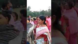 पश्चिम बंगाल में क़र्ज़ मुक्त भारत अभियान टीम के द्वारा समूह लोन से परेशान महिलाओं की मदद करते हुए।
