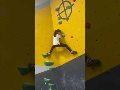 La tia ya andaba sobre el dinero 😅 #climbing #gym #challenge #fyp