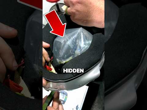 This Racing Helmet Has a SECRET Feature ๐ฑ (@hdmstx)