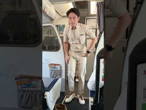 Pramugara Ganteng Super Air Jet mas Miko Lagi Safety Demonstration dalam Pesawat