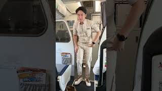 Pramugara Ganteng Super Air Jet mas Miko Lagi Safety Demonstration dalam Pesawat