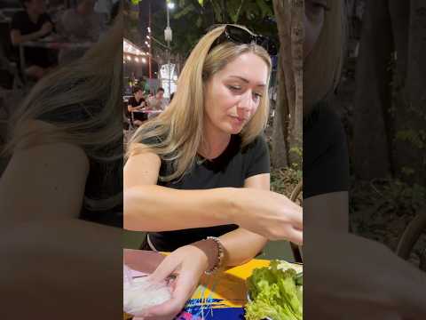 ดิ้กกี้สาวโปแลนด์ชอบกินน้ำตกหมู #ฝรั่งพูดไทย #สาวฝรั่ง #อาหารอีสาน #น้ําตกหมู #thailand #bangkok