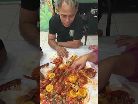 Tengoklah Auladi makan tumpah tumpah