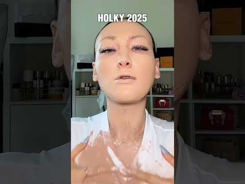 Holky a líčení v roce 2025! 🎭Méně je fakt víc – make-up nemá být betonová fasáda! 😵‍💫 #shorts
