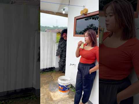 Dikejar GRANDONG sampe rumah ingin minum susu cewek cantik
