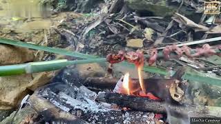 Solo Survival building Shelter in the jungle