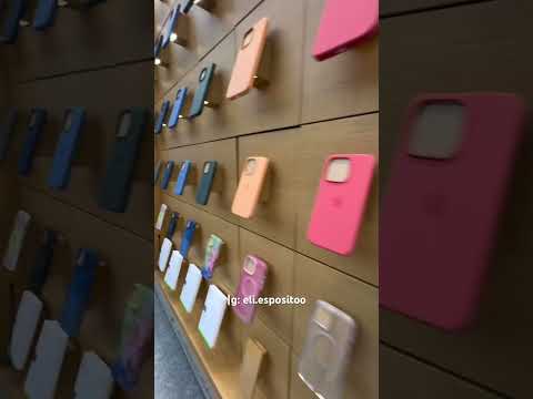 Elisa Esposito compra un altro iphone