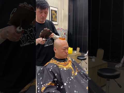 This Guy Got a Well Designed on His Head