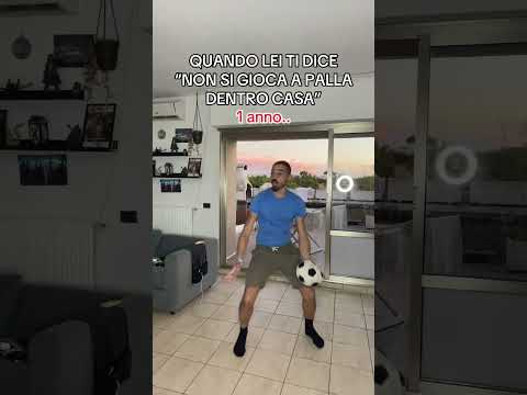 NON SI GIOCA A PALLA DENTRO CASA 🤬🗣️⚽️ #videodivertenti #viralvideo