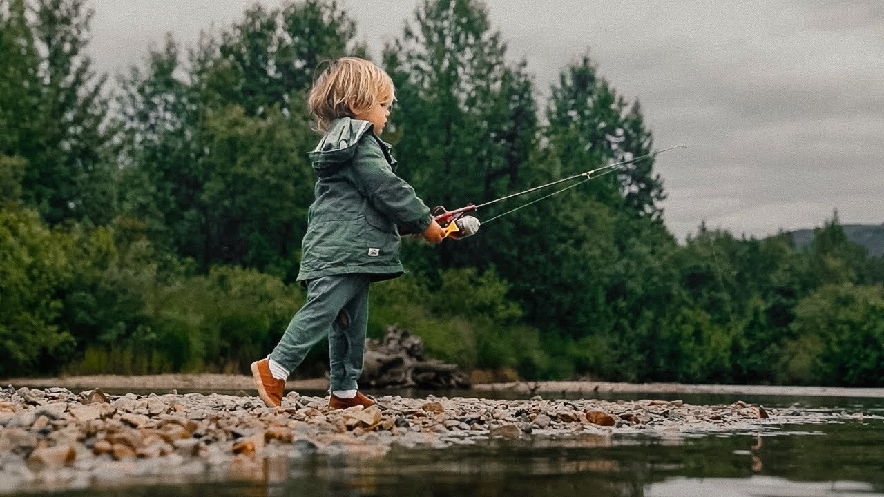 2 YR OLD BABY CATCHES A BIG ONE IN ALASKA!