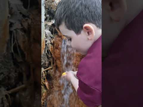 دينيز بدو يغسل السكوشي الموسخة بالنبع 😰 كيف صارت بالاخير😱