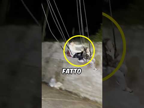 HANNO FATTO UNA MANOVRA PERICOLOSISSIMA SULLA GIOSTRA! 😱 #virale #divertente