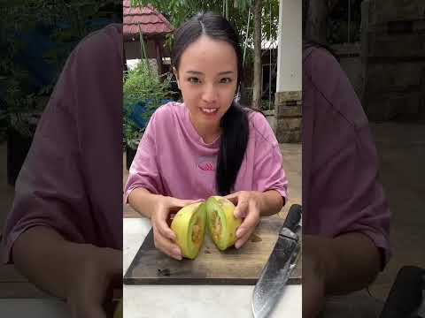 Melonku udah lama copot? Coba makan, enak gak ya?