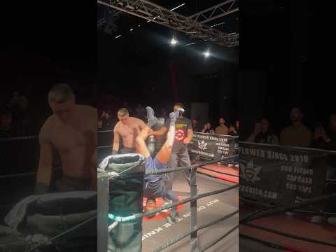 Fighter pulled a headstand mid-fight 😂 - ​⁠@kingoftheringuk_