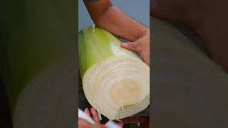 Slicing a banana tree